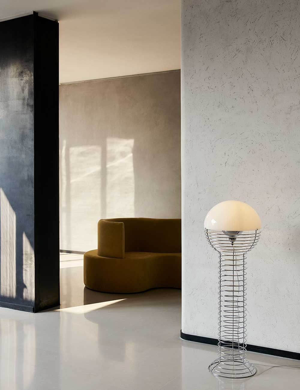 lampada da terra in filo metallico