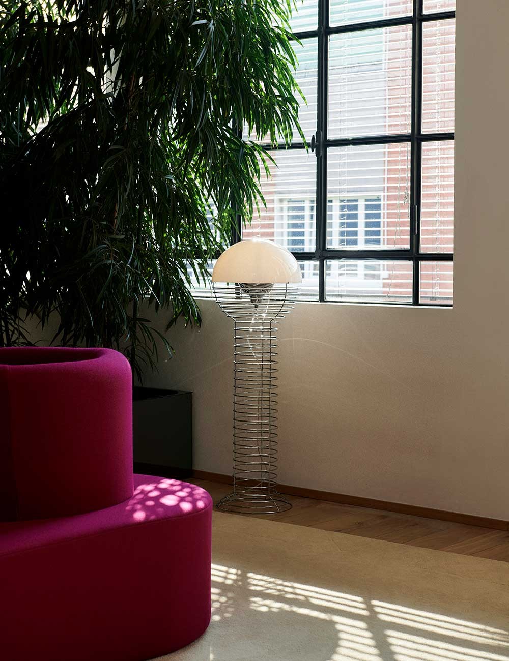 lampada da terra in filo metallico