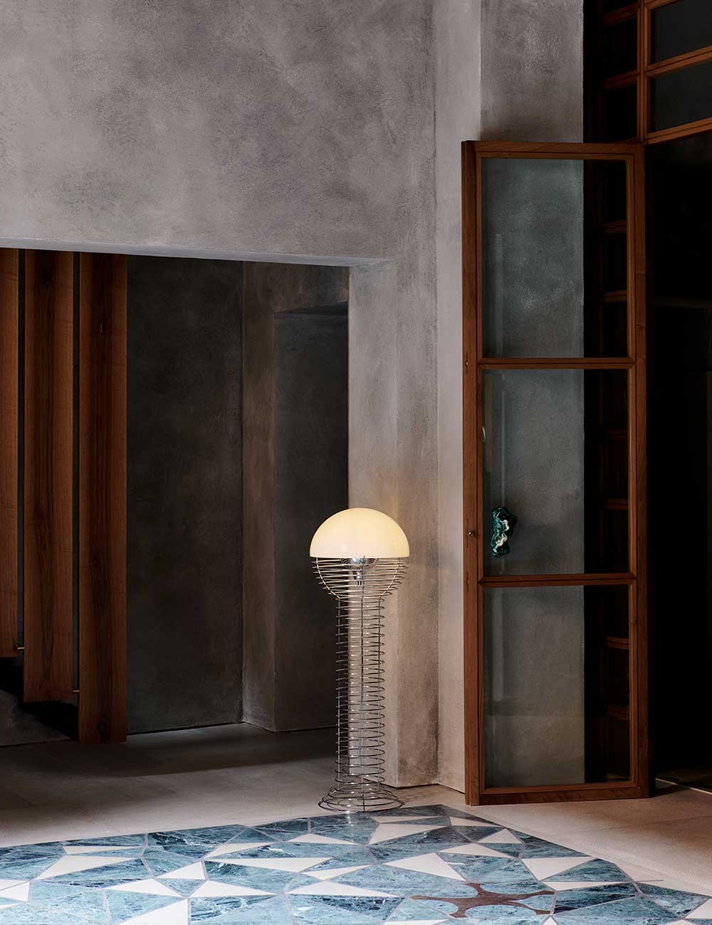 lampada da terra in filo metallico