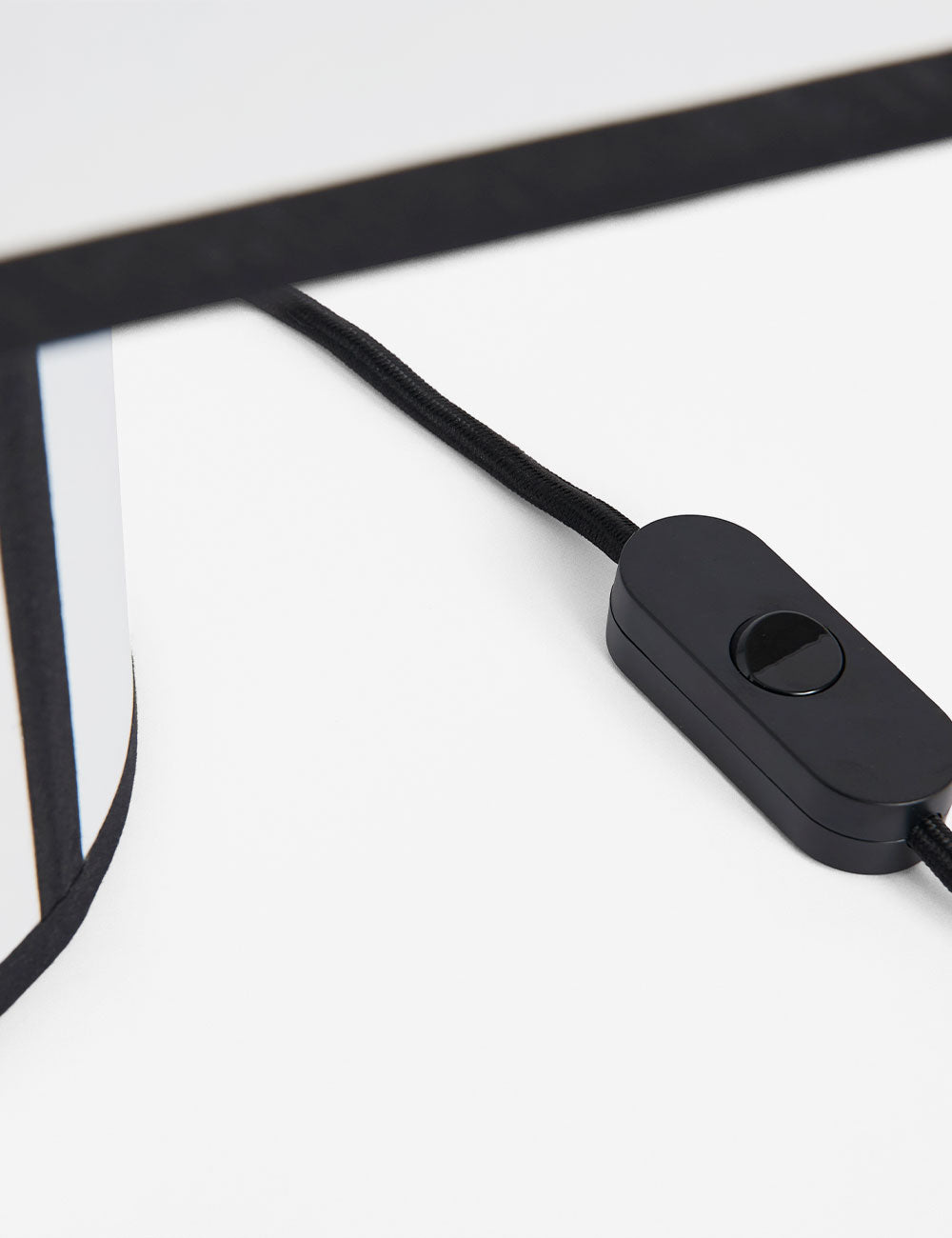 ava pyramid table lamp 290