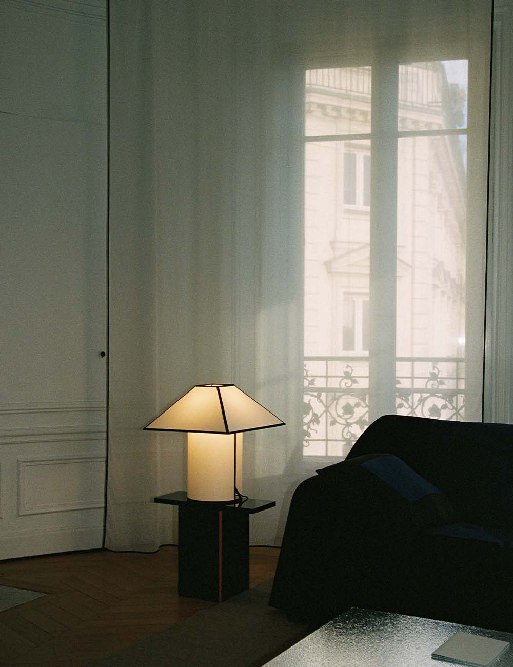 ava pyramid table lamp 450