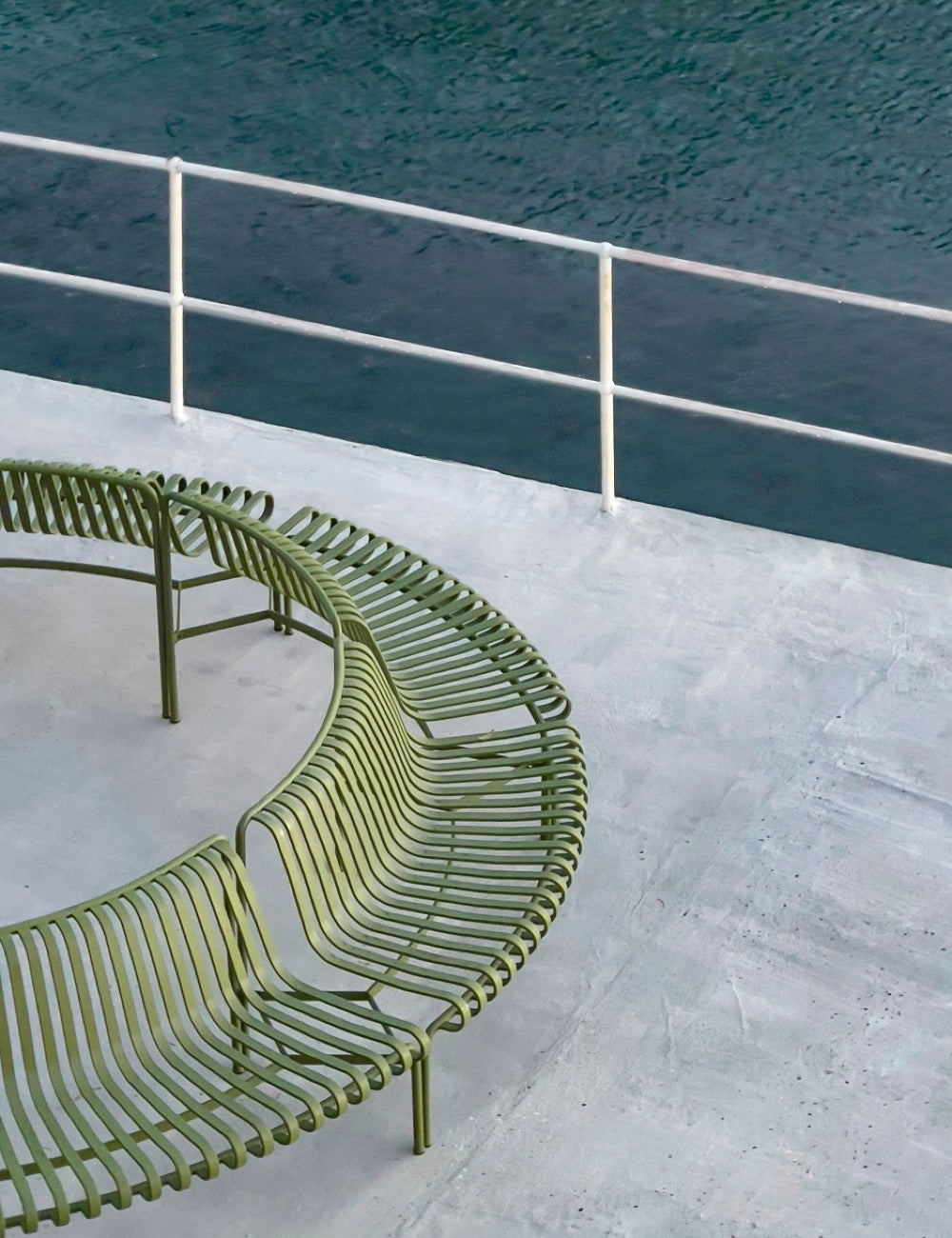 Palissade park dining bench In