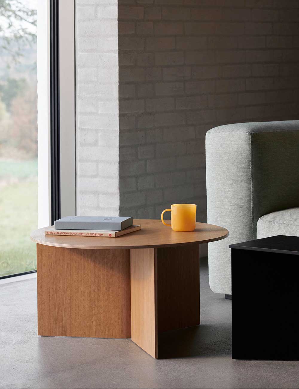 Tavolo Slit in legno Ø65
