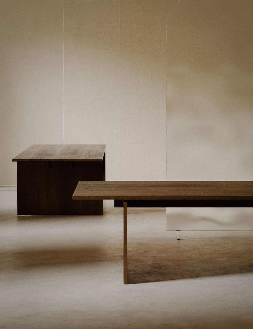 Nomen dining table