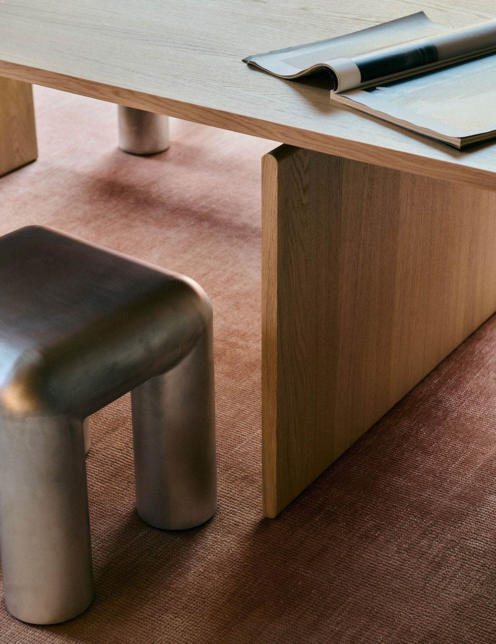 Nomen dining table