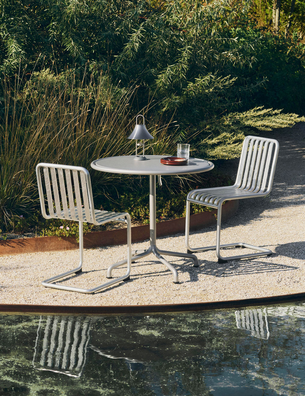 Palissade Cantilever chair