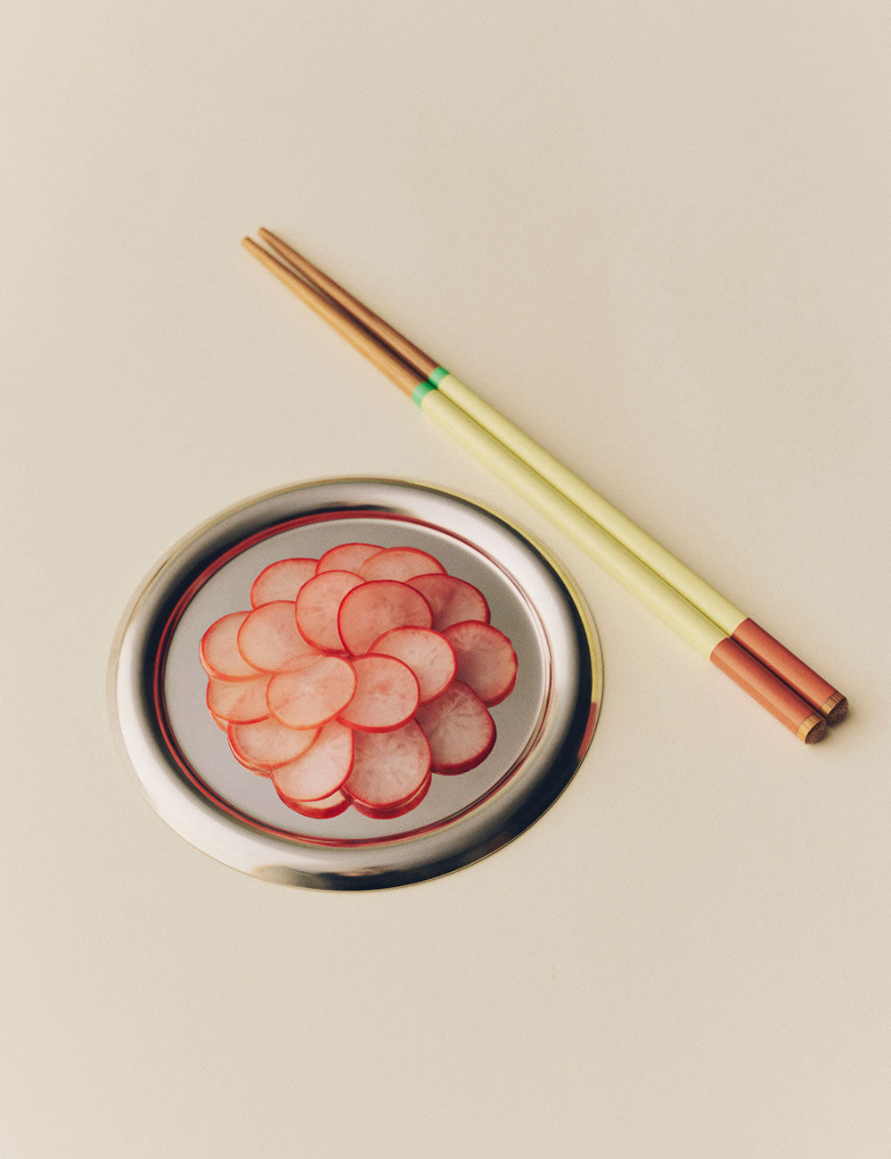Piatto rotondo in acciaio Essential S