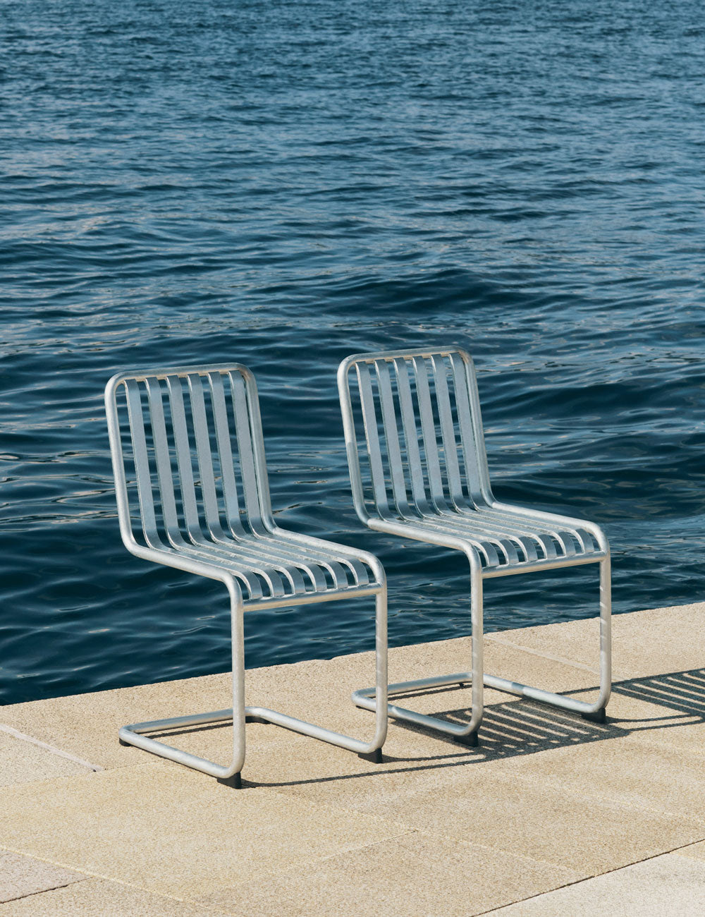 Palissade Cantilever chair