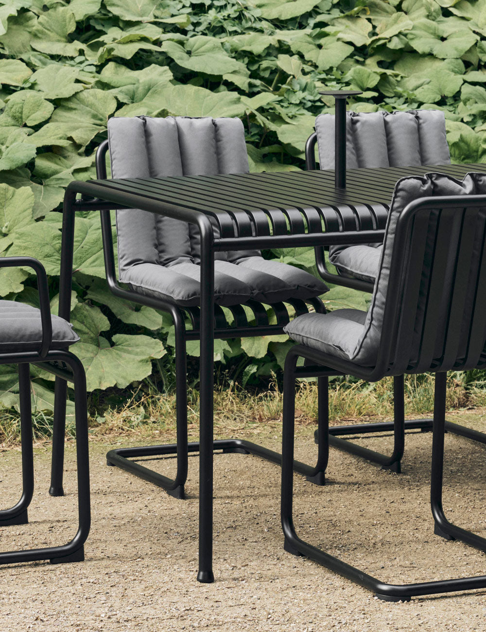 Palissade Cantilever chair