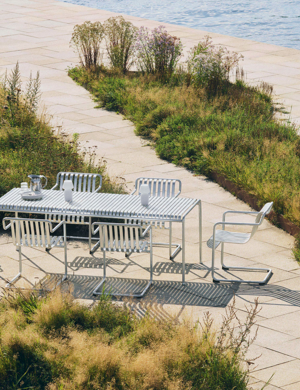 Palissade Cantilever dining armchair