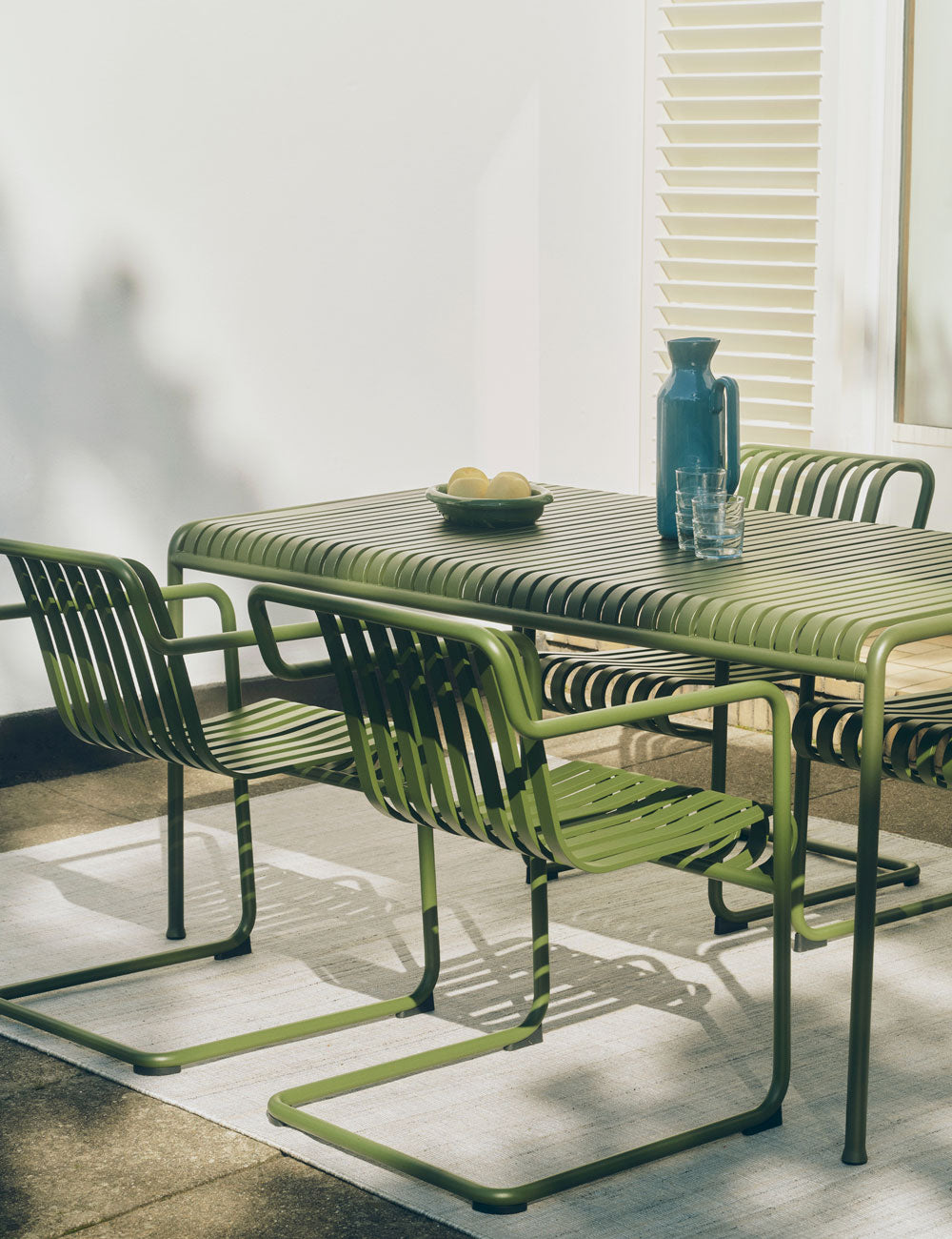 Palissade Cantilever dining armchair