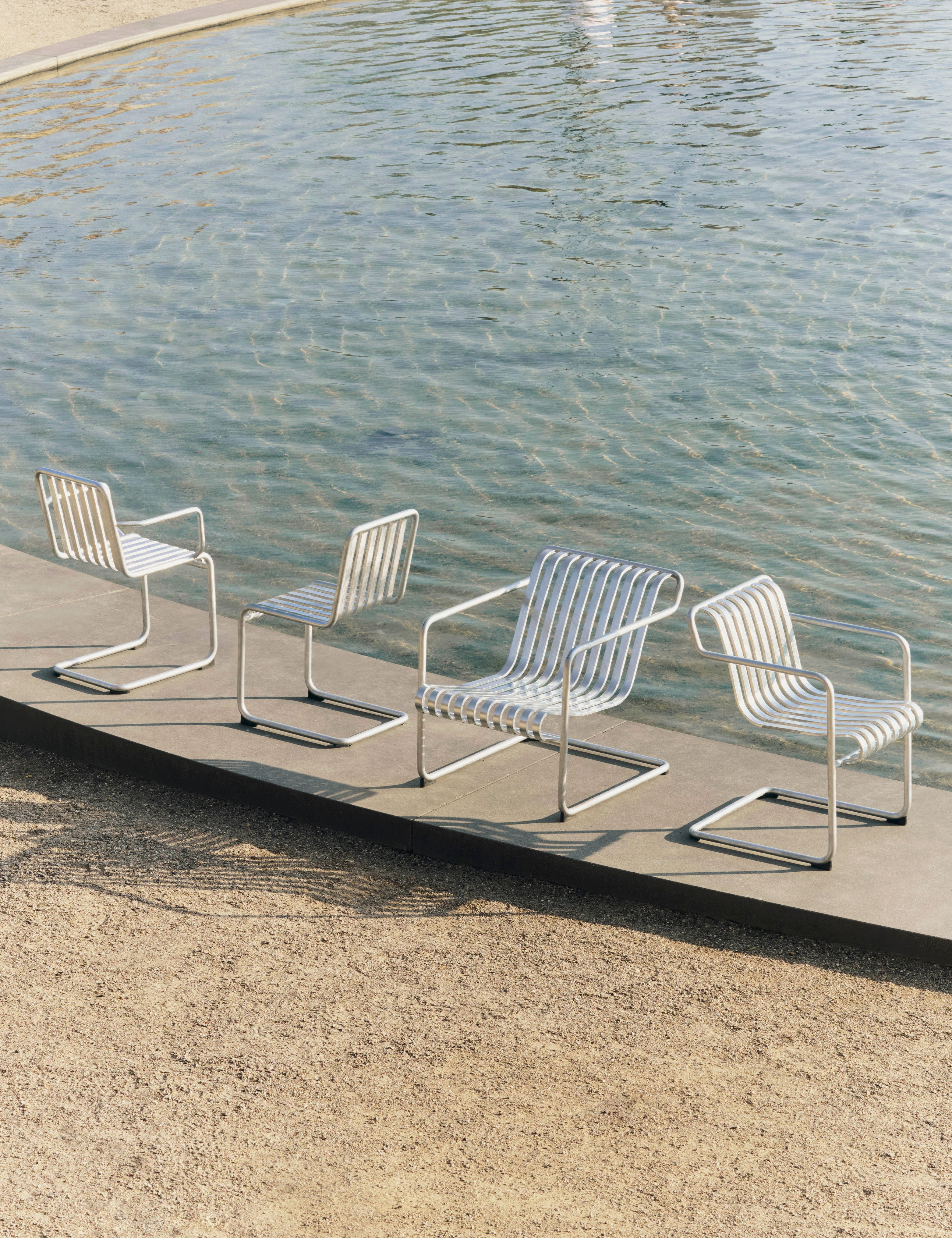 Palissade Cantilever dining armchair