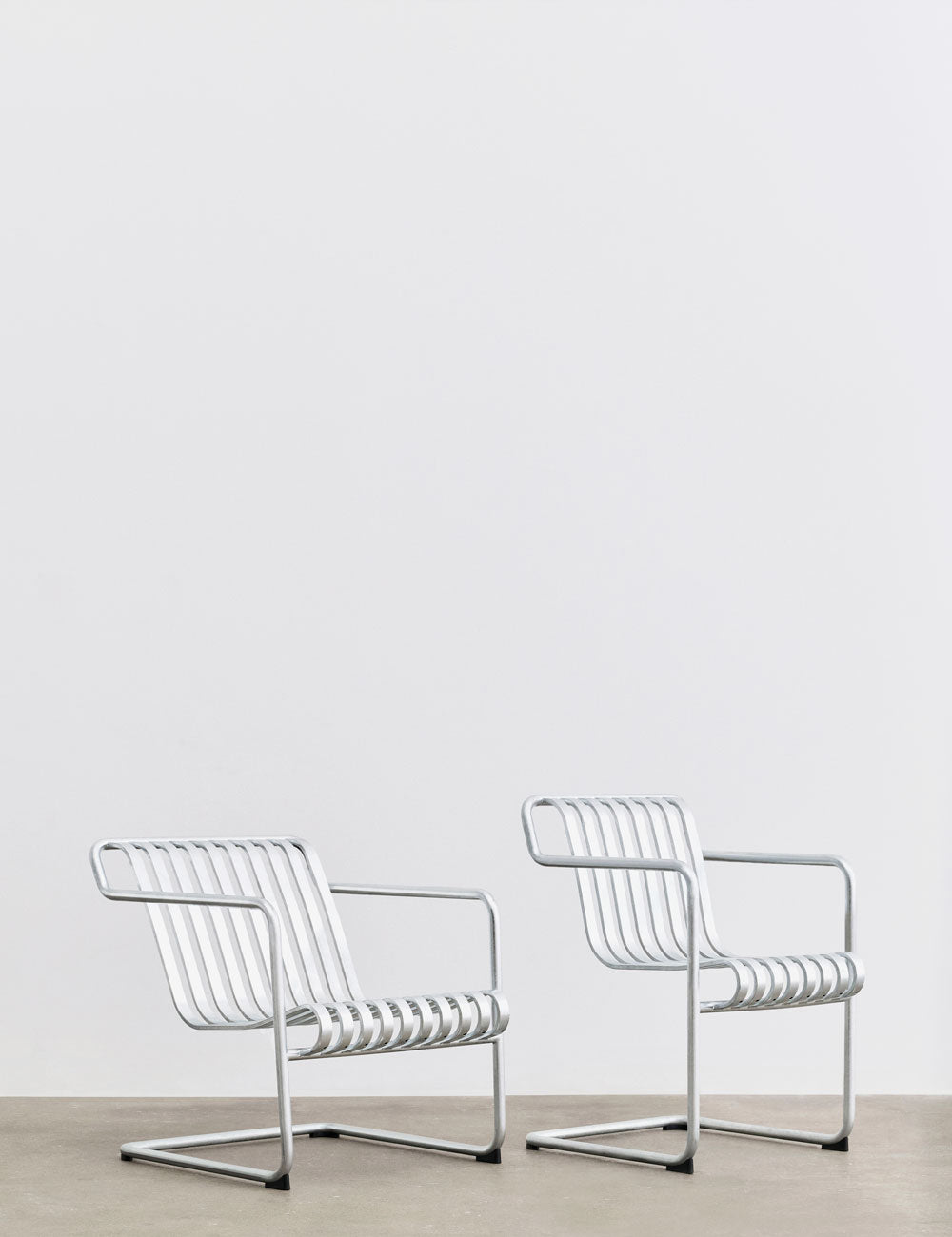 Palissade Cantilever dining armchair