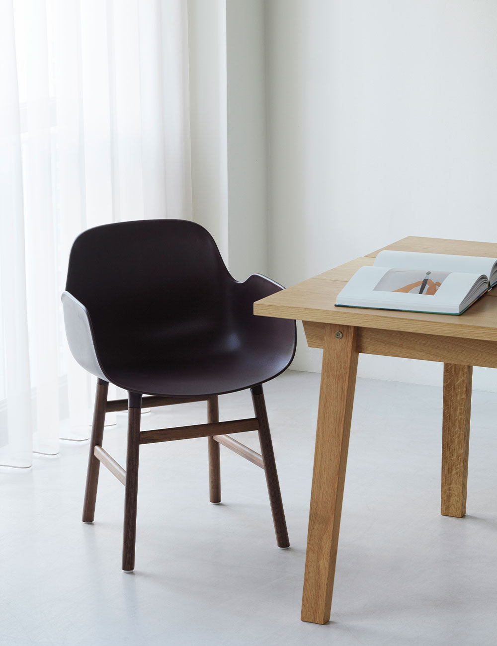 Sedia braccioli Form legno