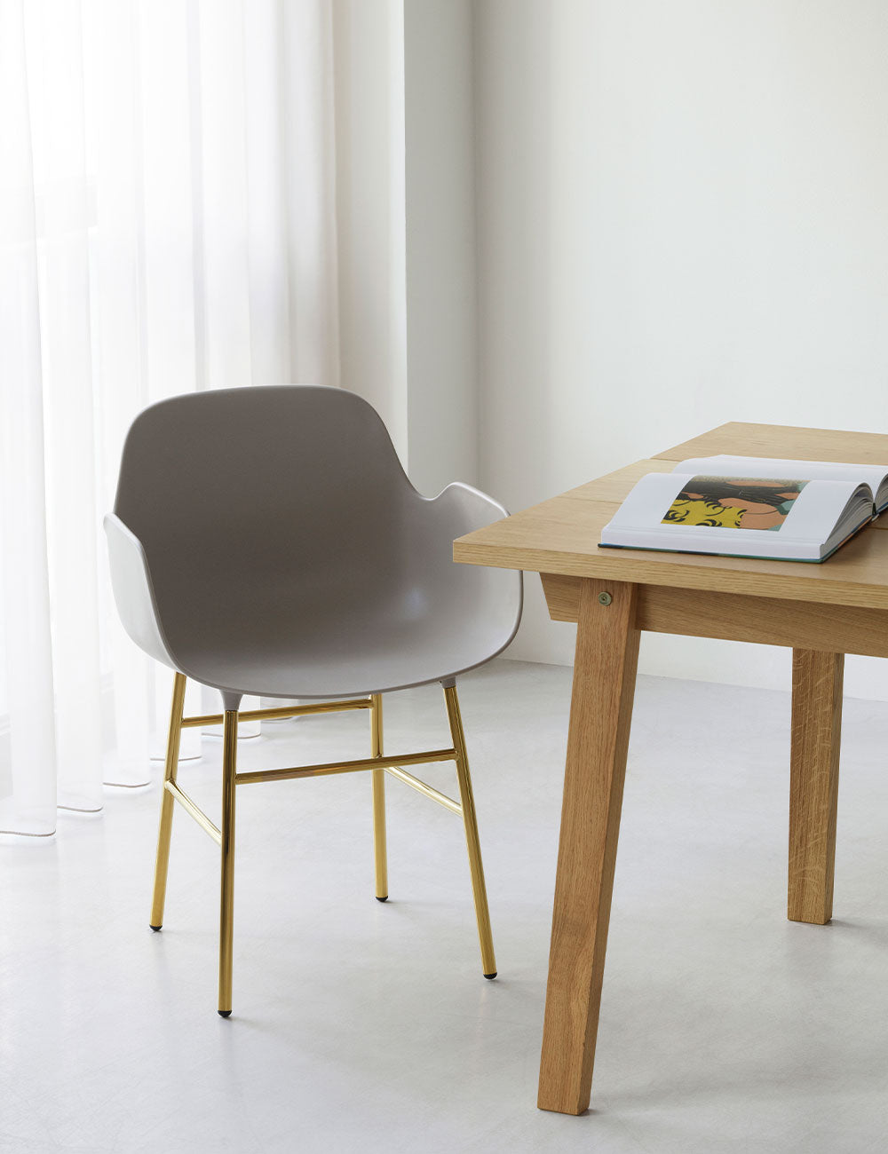Silla brazos Form metal