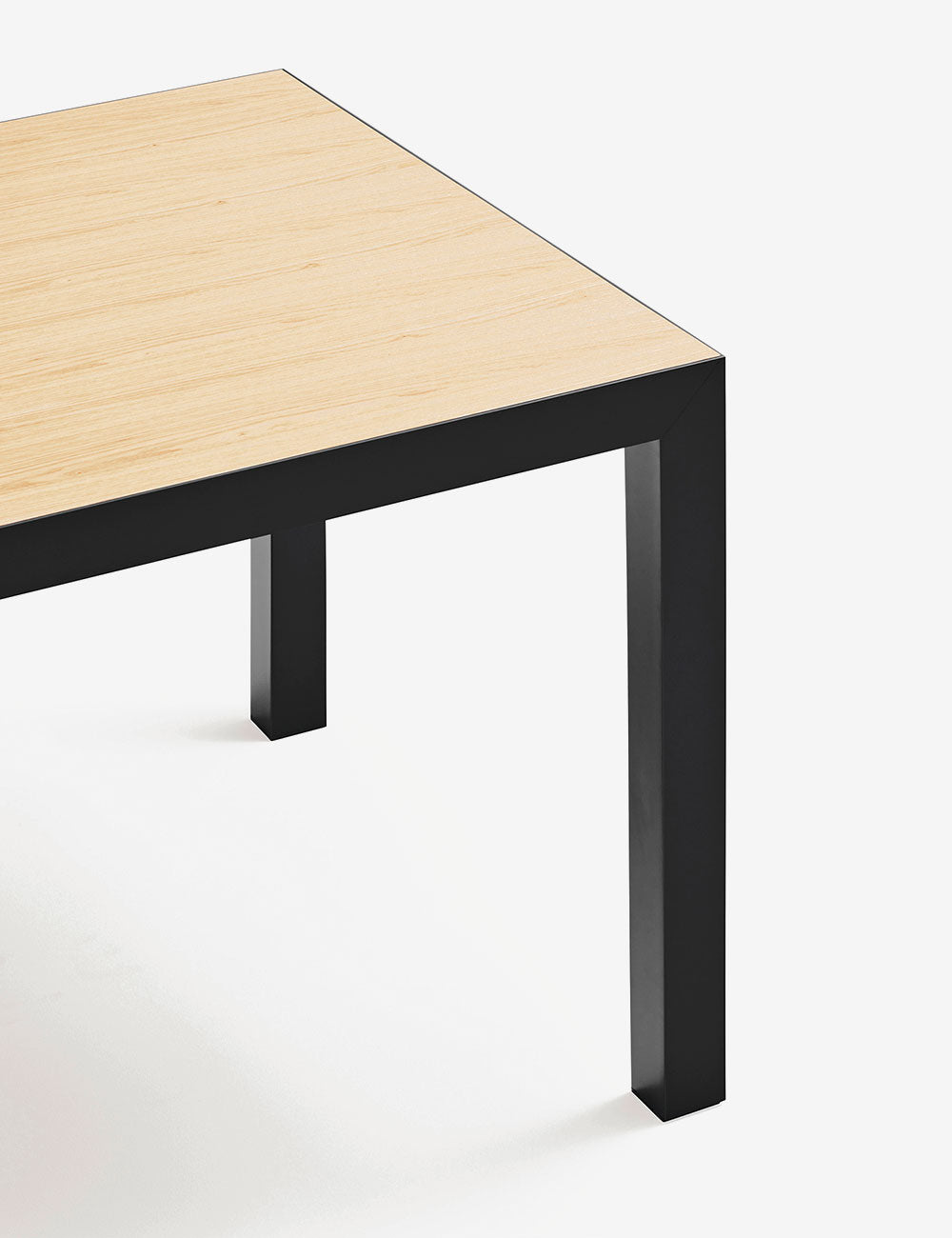 Alma dining table
